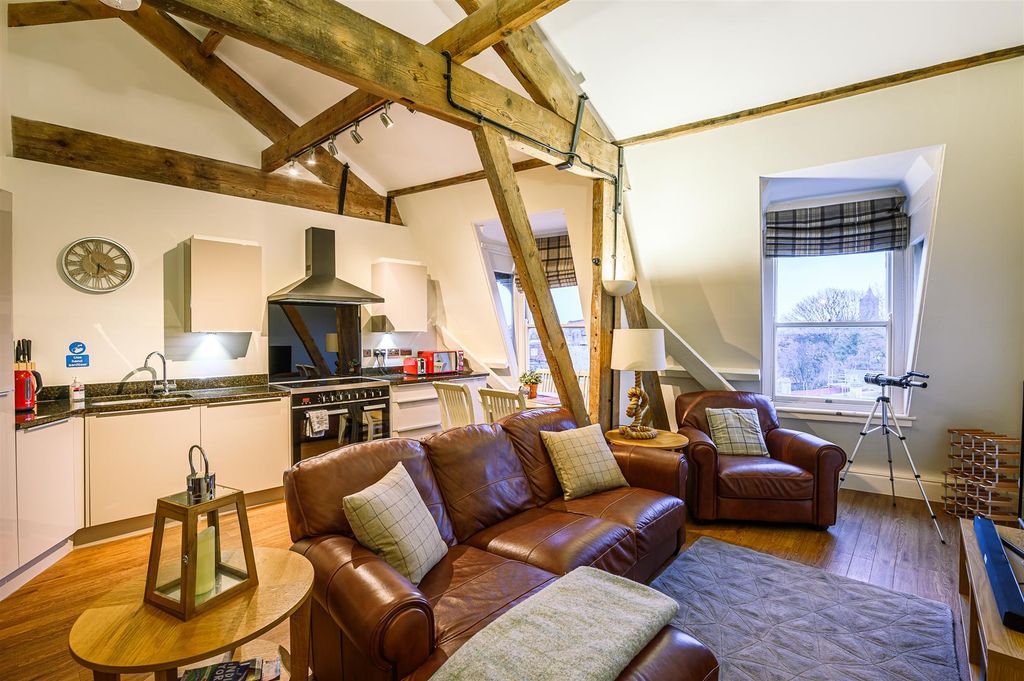 Property photo 2 of 21 Living Room