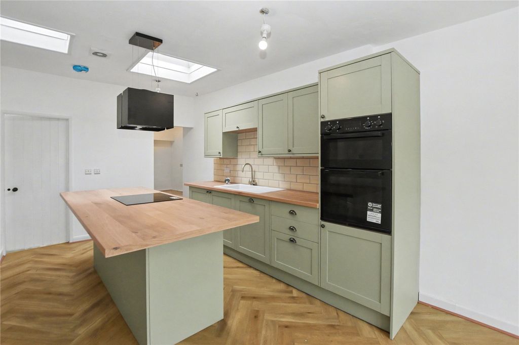 Property photo 3 of 18 Picture No. 05