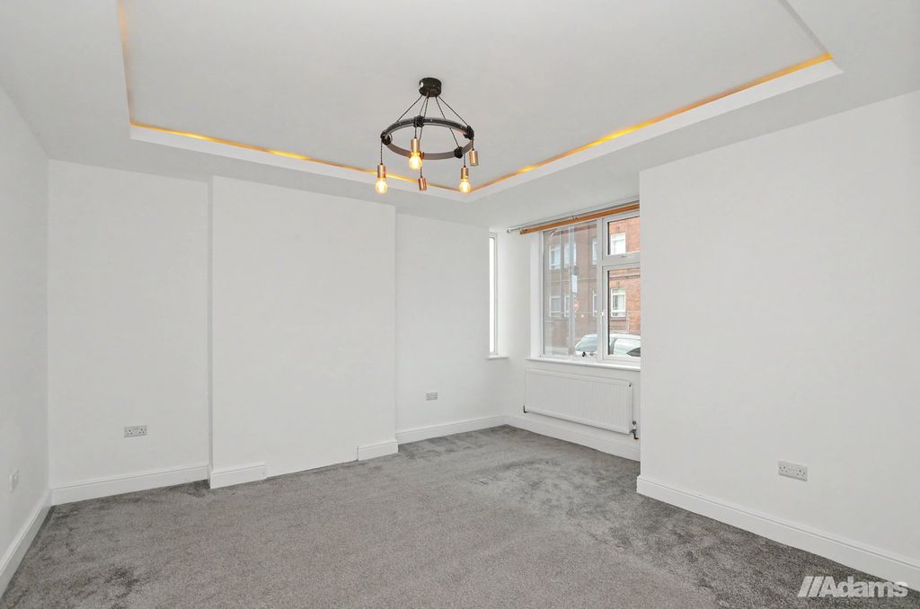 Property photo 2 of 32