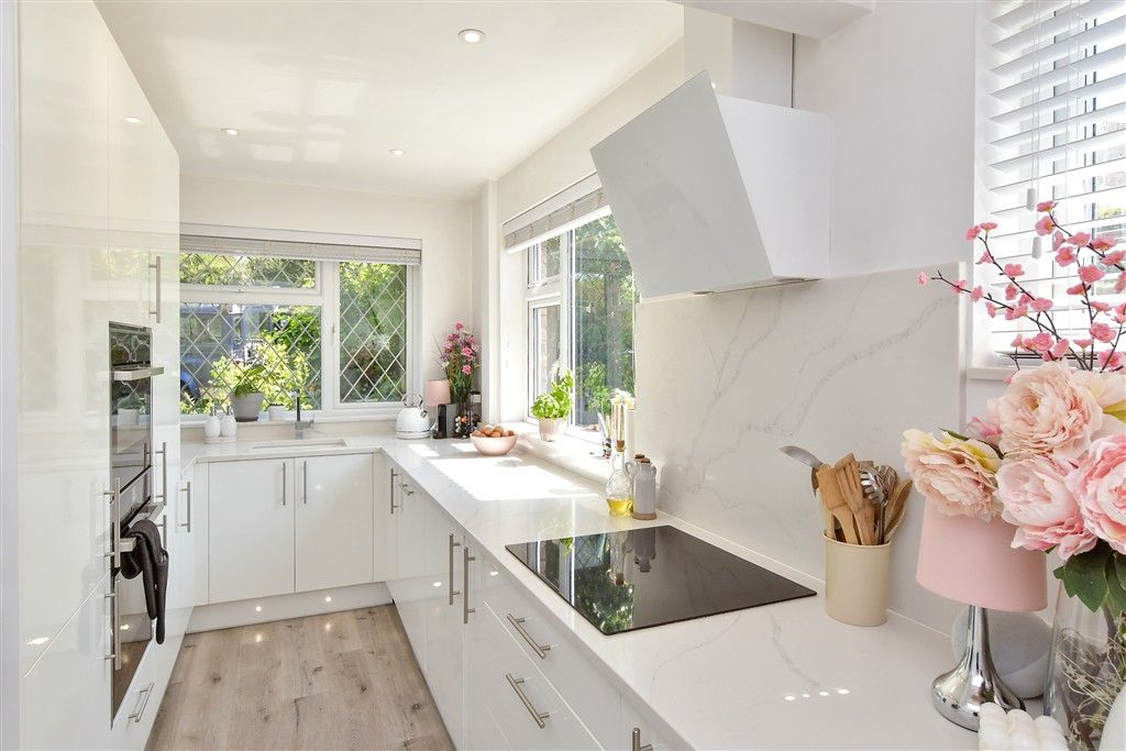 Property photo 1 of 21 Kitchen