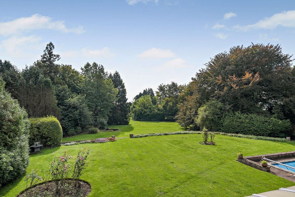 Property photo 3 of 18 Grounds