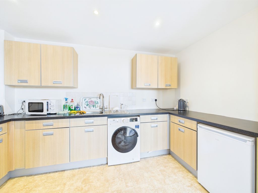 Property photo 3 of 7 Cam01909G0-Pr0340-Still002