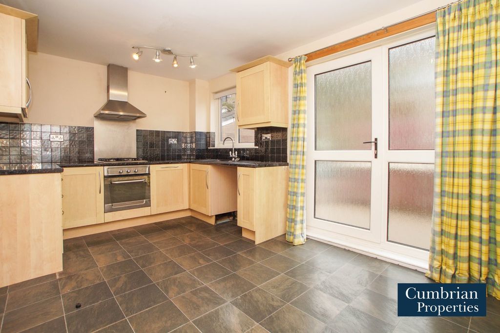 Property photo 2 of 15 Dining Kitchen