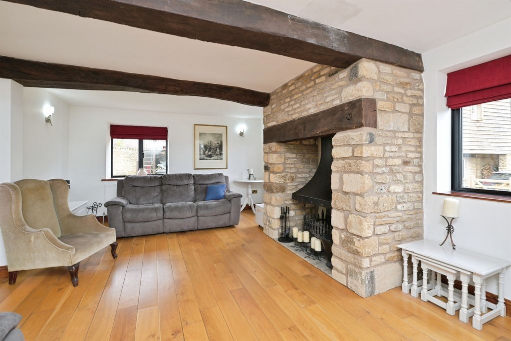 Property photo 2 of 22