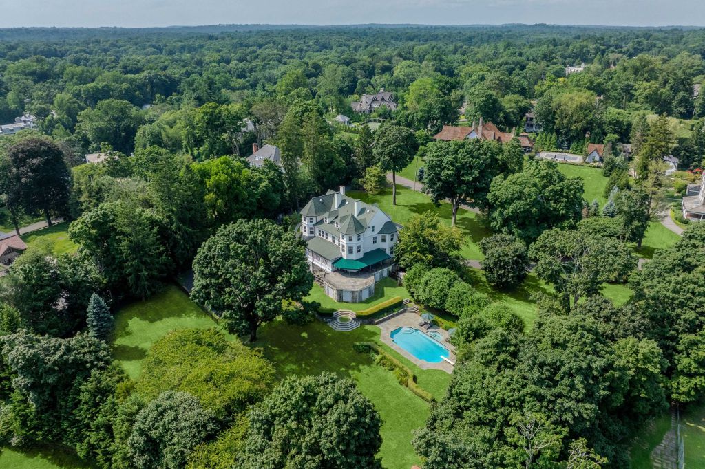 Property photo 1 of 30