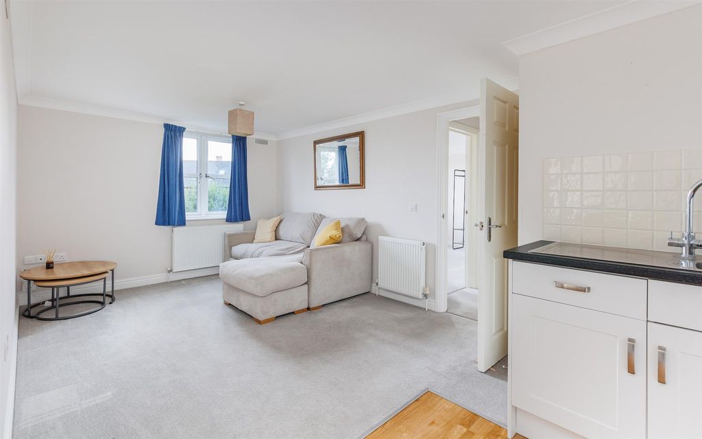 Property photo 3 of 11 Sitting Room