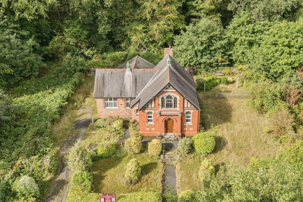Property photo 1 of 28