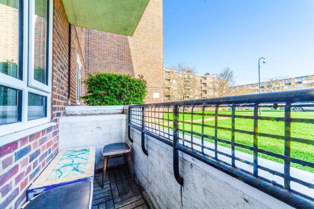 Property photo 3 of 5 Balcony