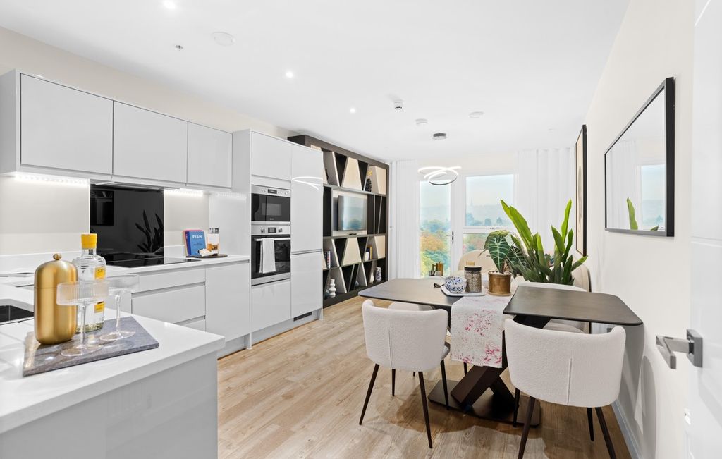 Property photo 2 of 7 Fairview New Homes - Zoopla -