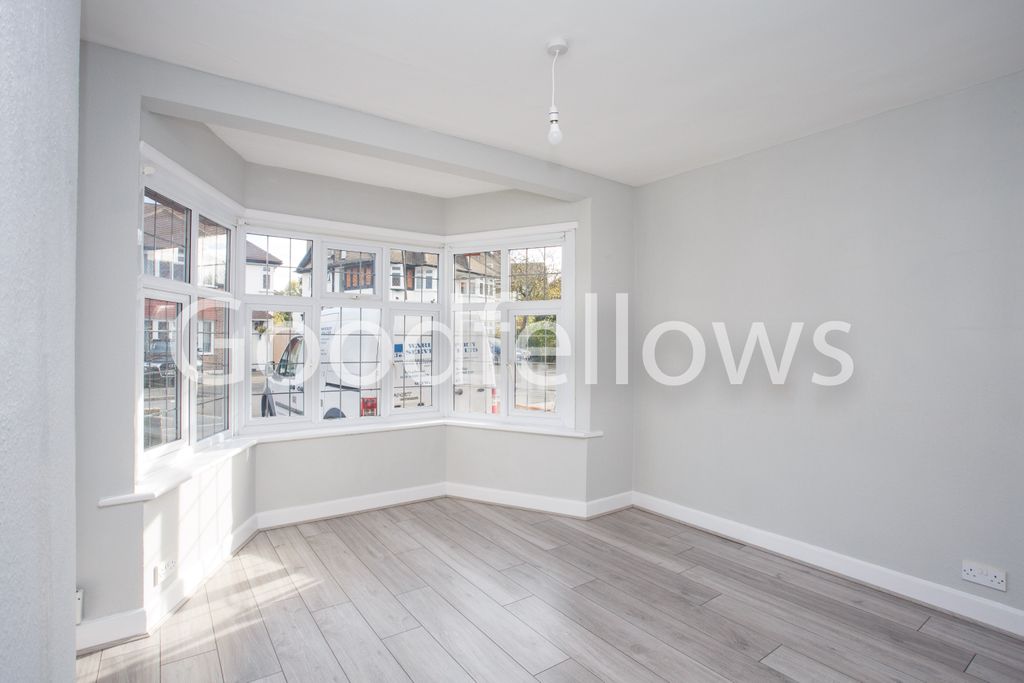 Property photo 3 of 11 40 Wolsey Cres-13.Jp