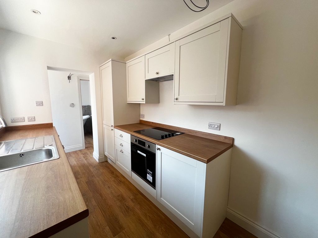 Property photo 2 of 11 Kitchen