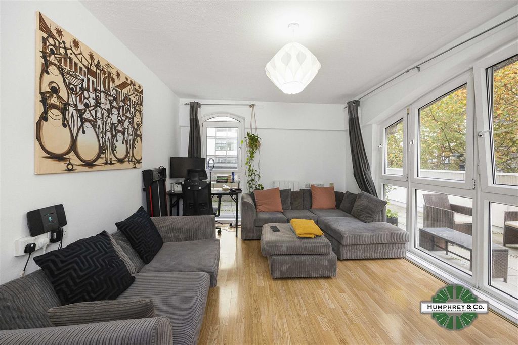 Property photo 1 of 14 Flat 43 Bath Court St. Luke's Estate, Bath Stree