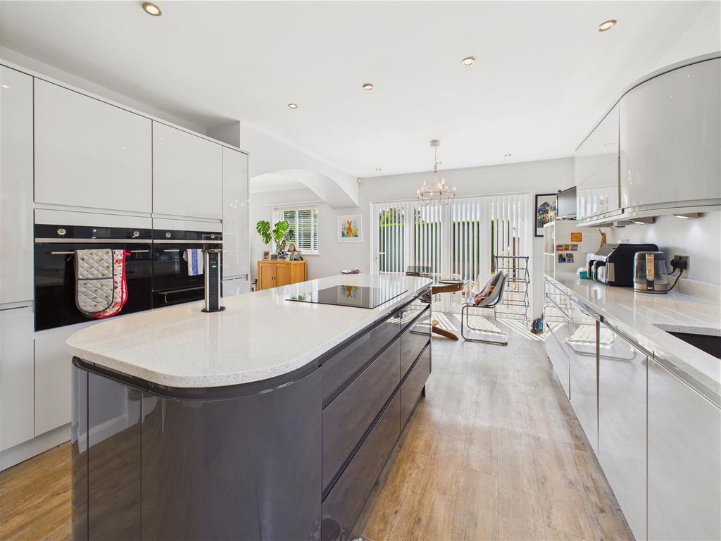 Property photo 3 of 17 Dining Kitchen