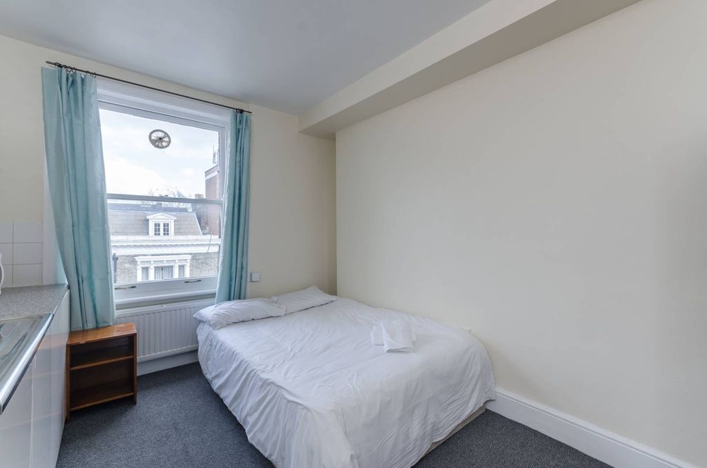 Property photo 1 of 2