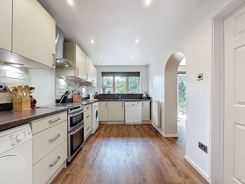 Property photo 3 of 35 Kitchen