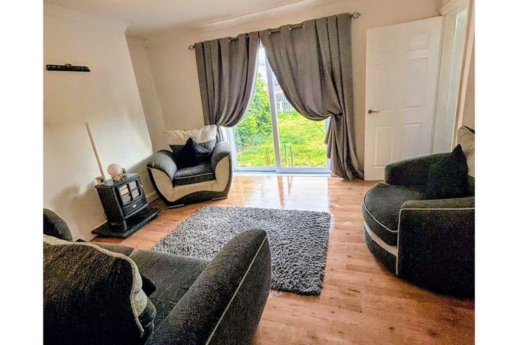 Property photo 3 of 10 Living Room