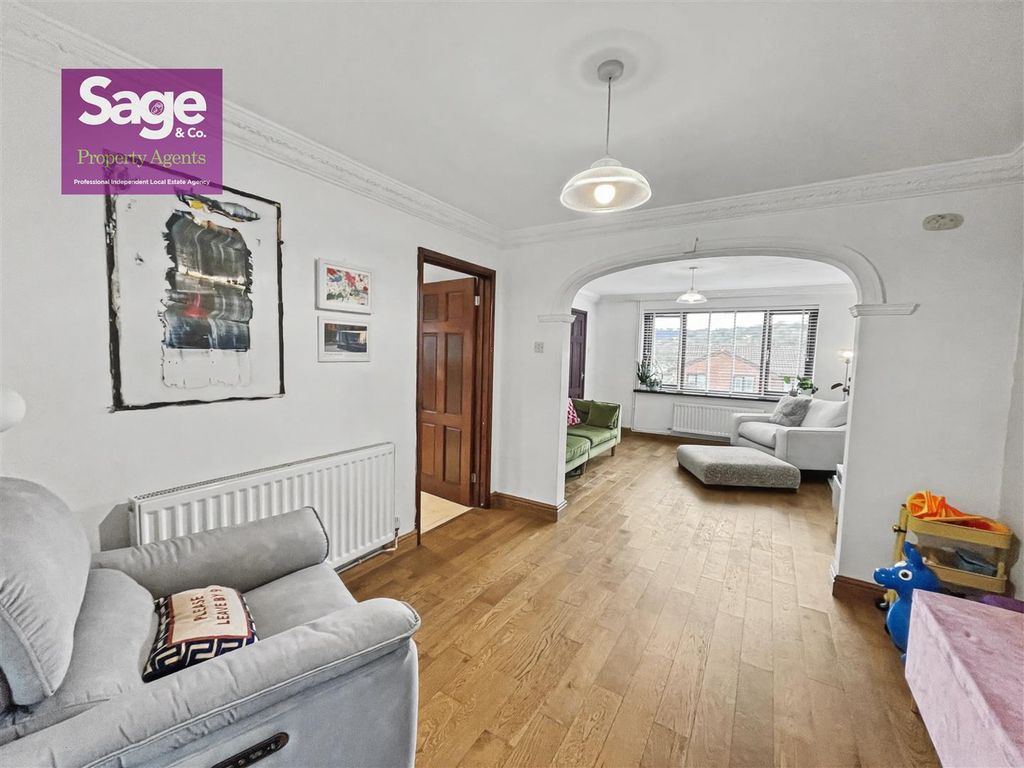 Property photo 3 of 34