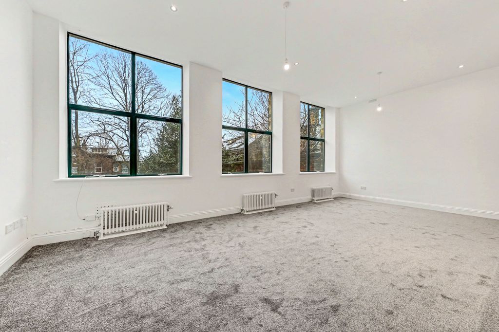 Property photo 1 of 14 Dining/Living Room