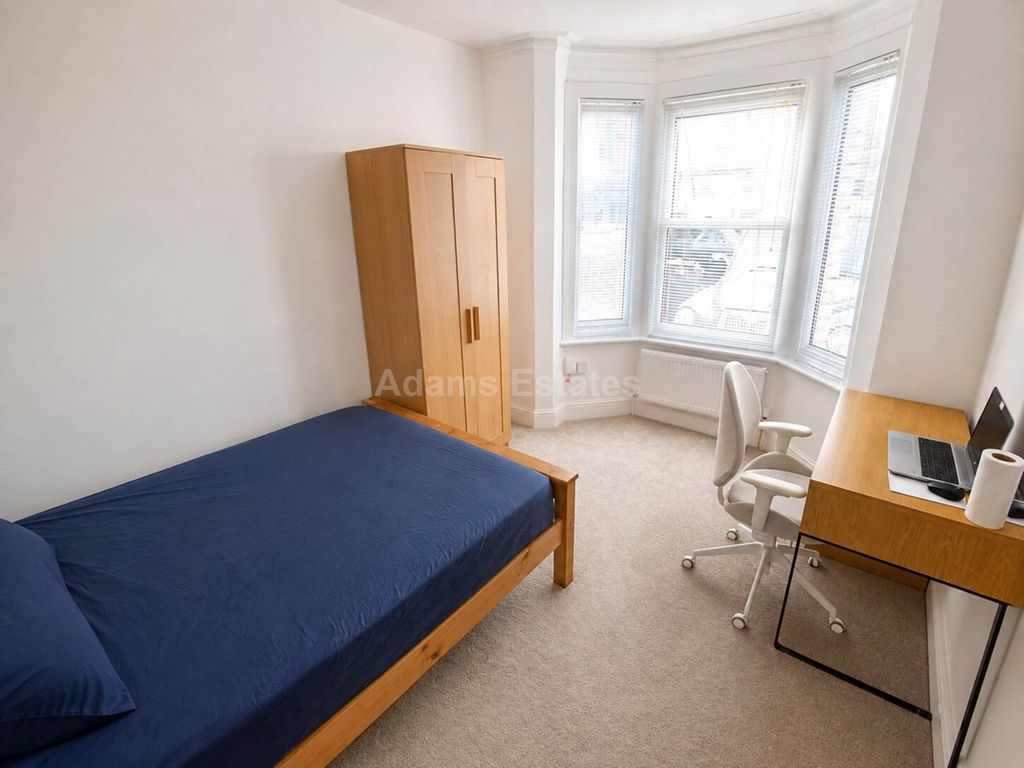 Property photo 2 of 8