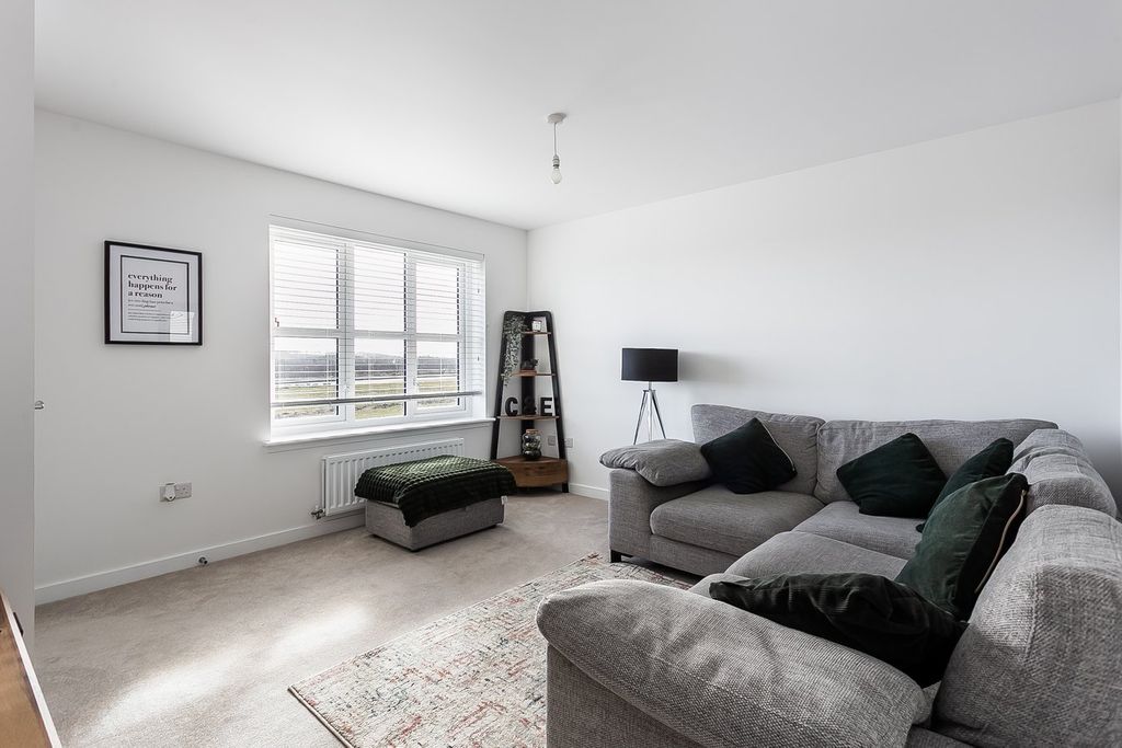 Property photo 2 of 26