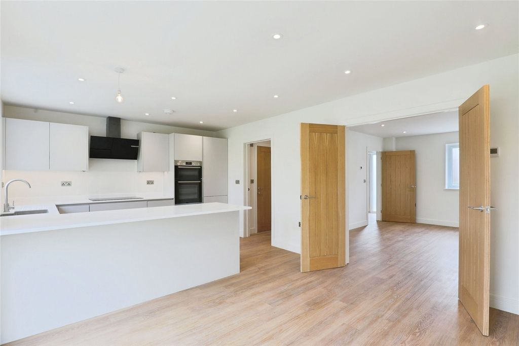 Property photo 3 of 17 Picture No. 12