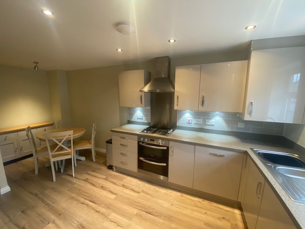 Property photo 2 of 11 Kitchen Diner