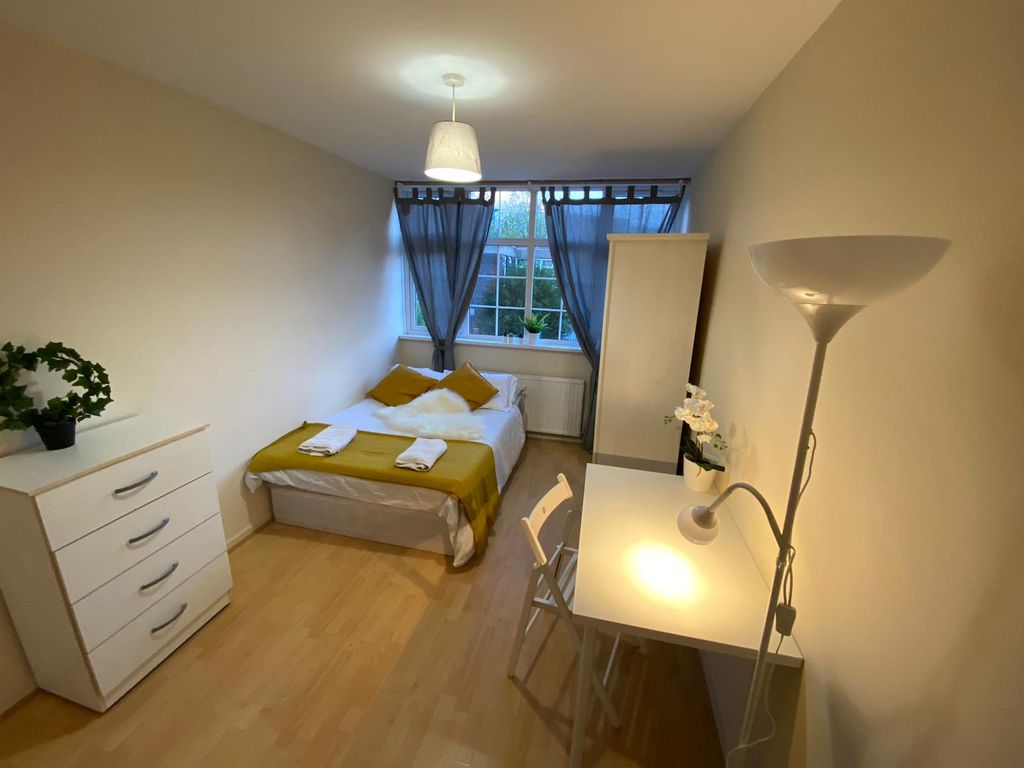 Property photo 1 of 14 Room 4- £850 Available 09/02/2026