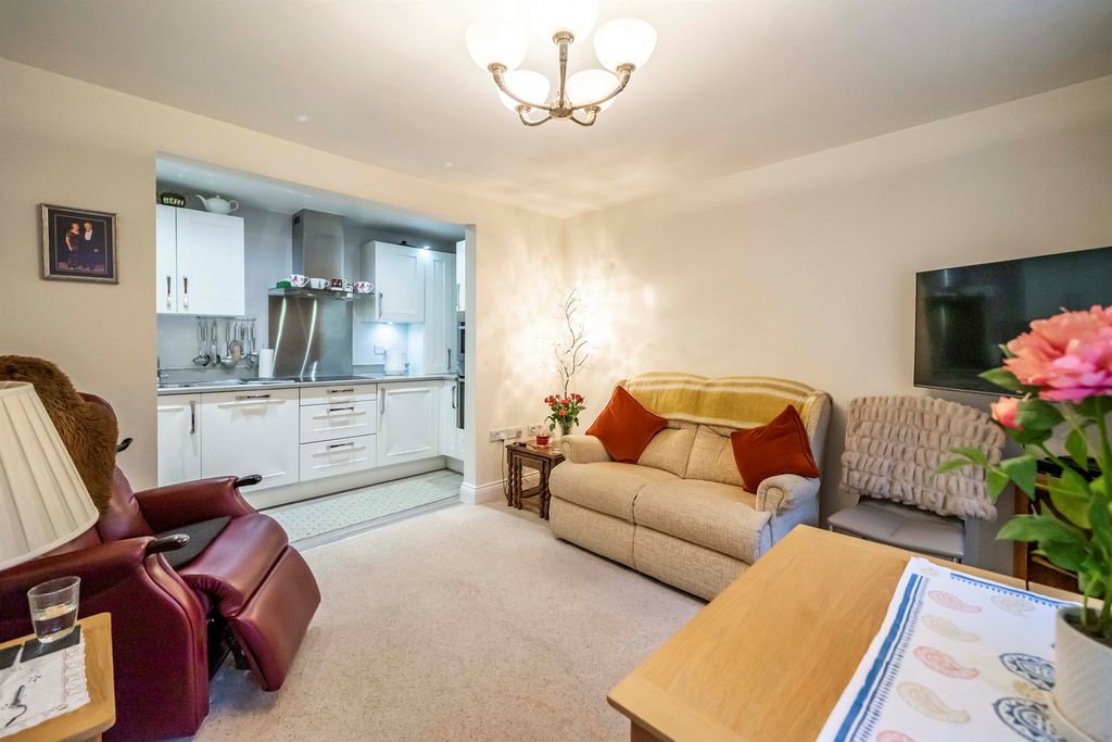 Property photo 3 of 11