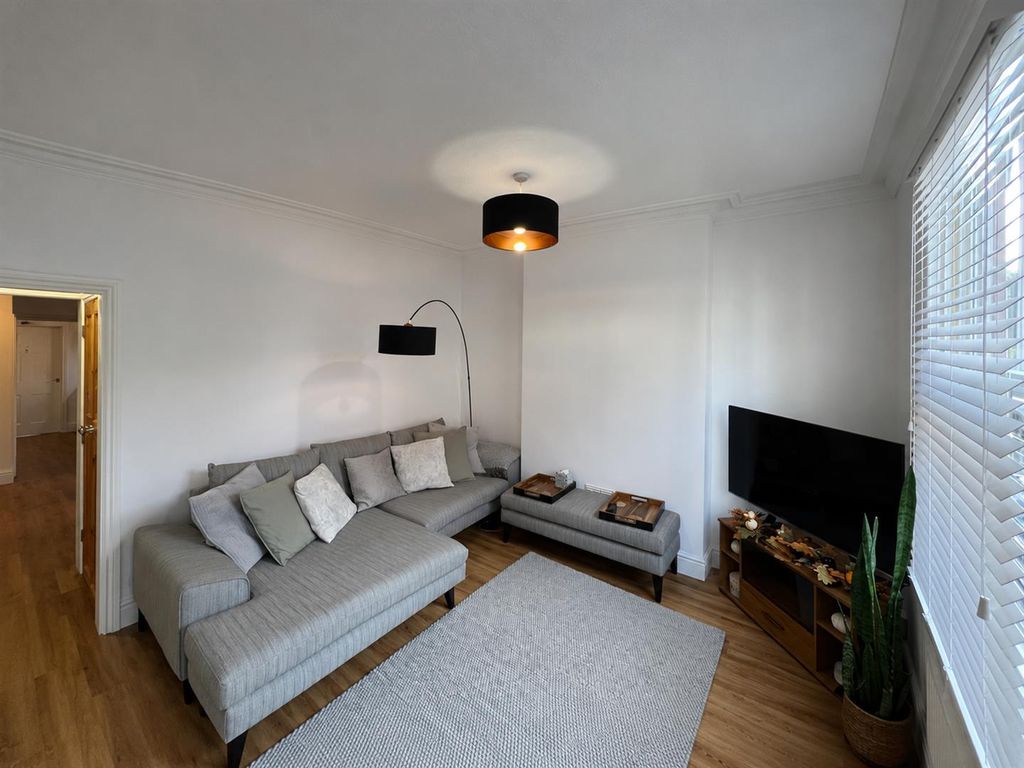 Property photo 2 of 8 6 Eveleyn Street Lounge.Png