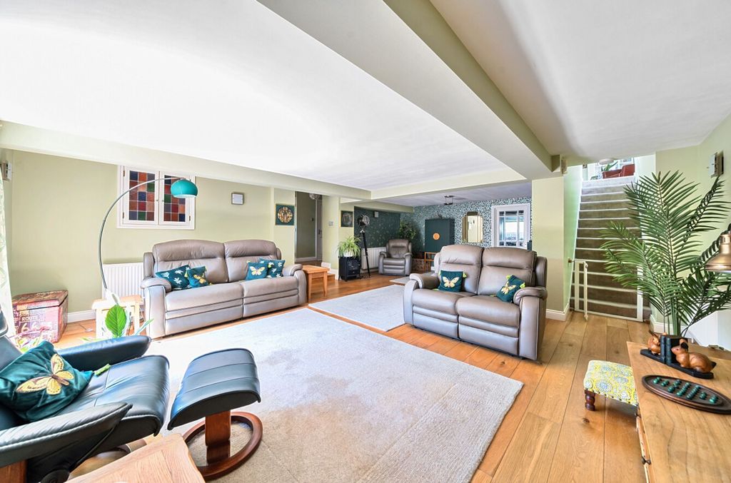 Property photo 3 of 26