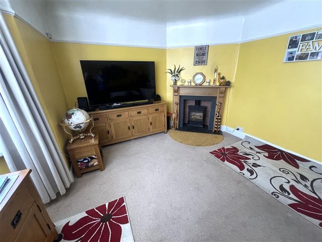 Property photo 2 of 18 Lounge