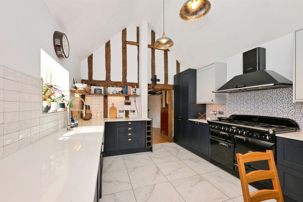 Property photo 2 of 20