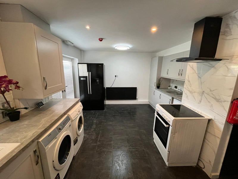 Property photo 3 of 12 Shared Kitchen