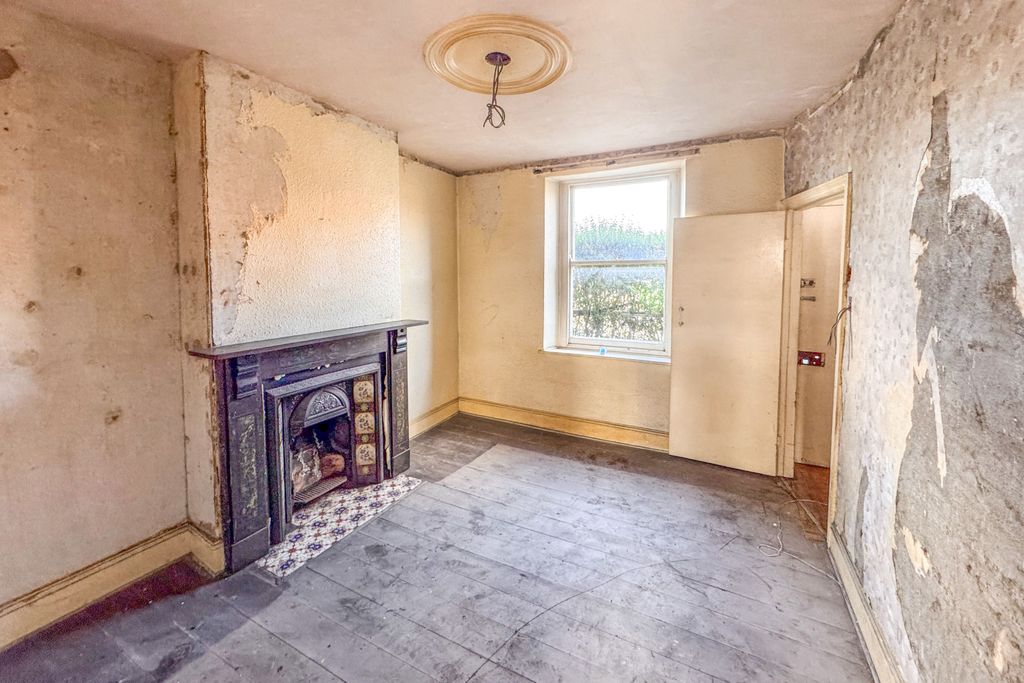 Property photo 2 of 16 18 Nether Road, Ecclesfield, Sheffield, South Yorkshire, S35 9Xt