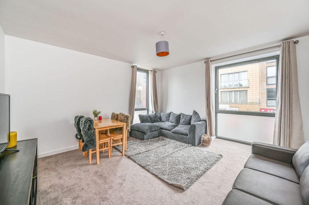 Property photo 2 of 9