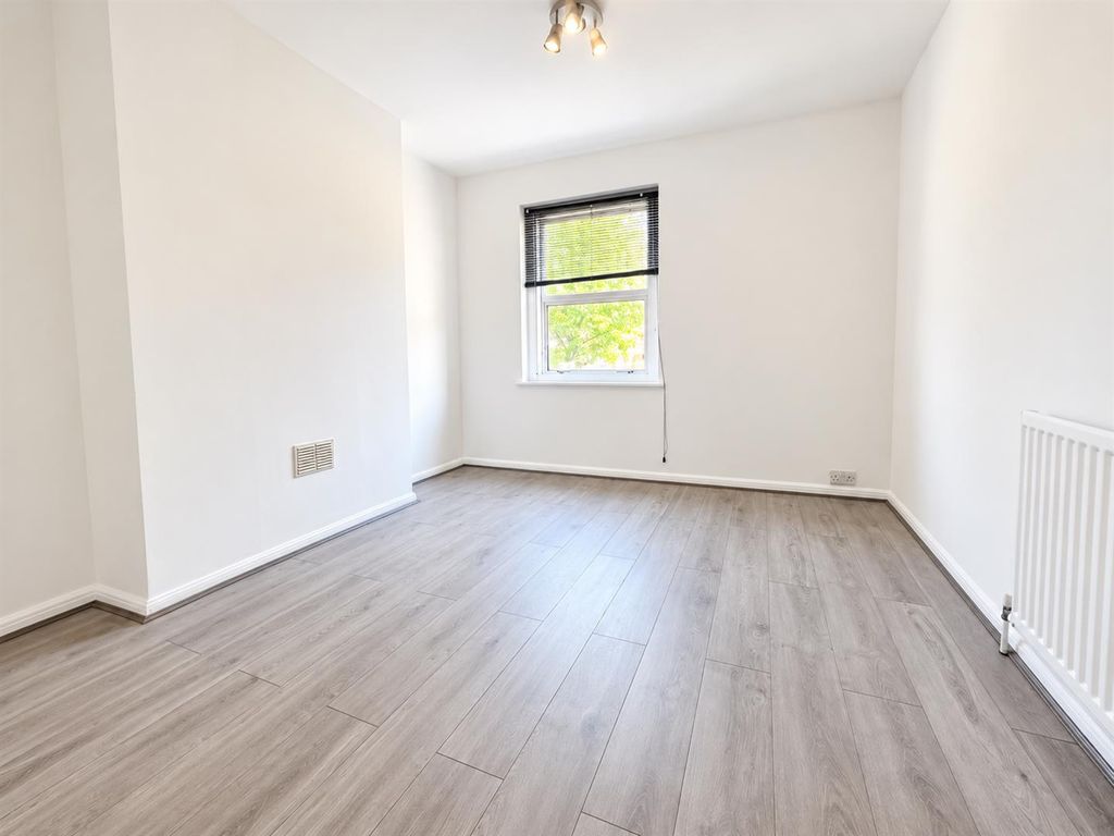 Property photo 2 of 7 090Ae188-21F6-40d7-Be59-E8621c0497A4.Png