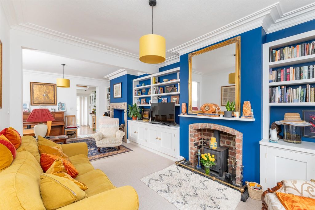 Property photo 2 of 28 Sitting Room