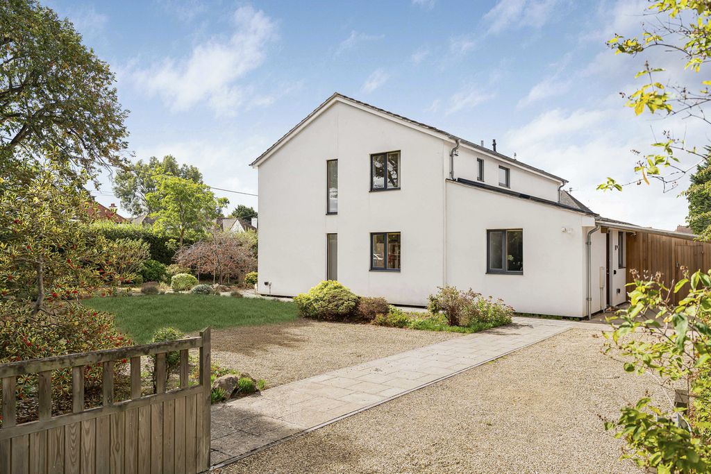 Property photo 1 of 34