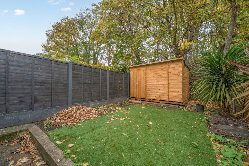 Property photo 2 of 17 Garden