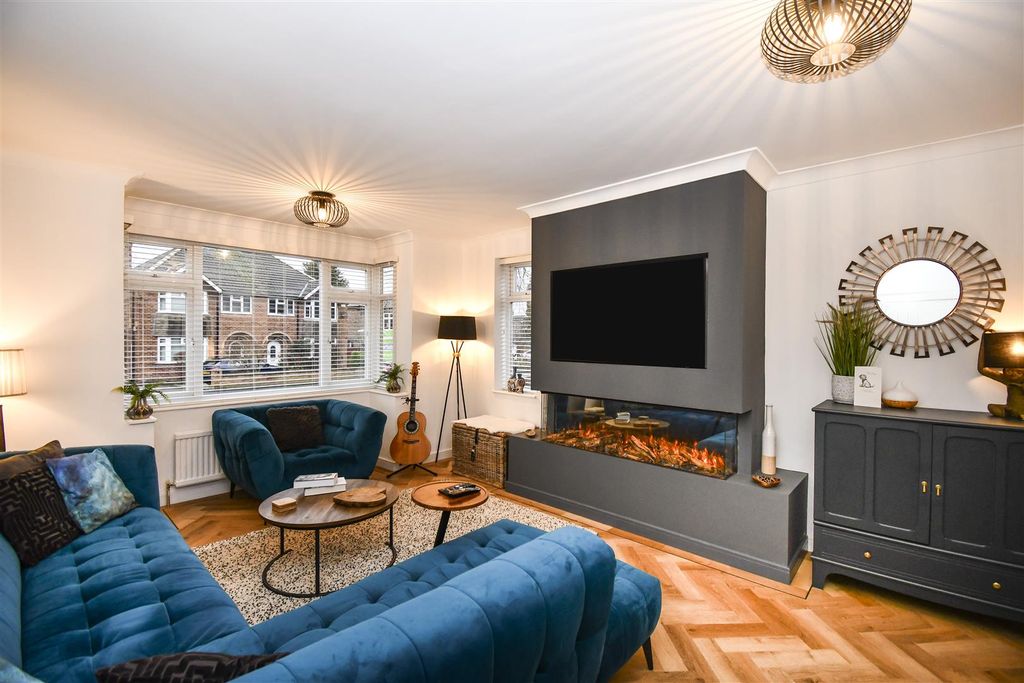 Property photo 2 of 14 Lounge