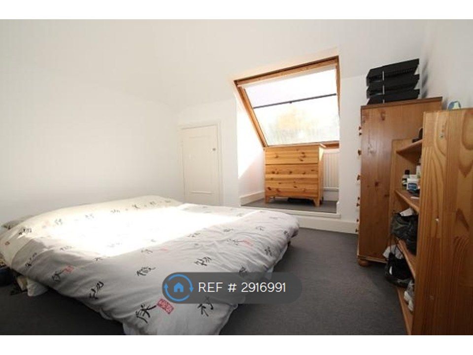 Property photo 3 of 6 Bedroom