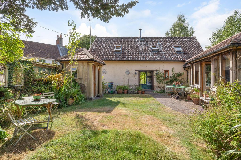 Property photo 1 of 19 Garden