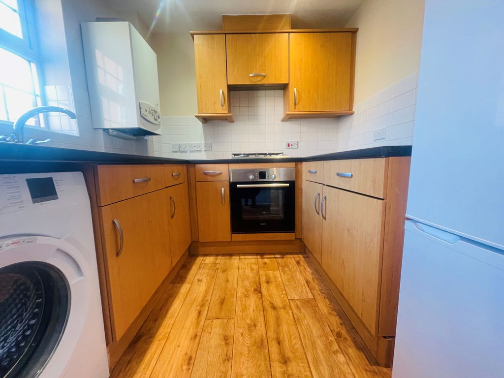 Property photo 3 of 6 Kitchen