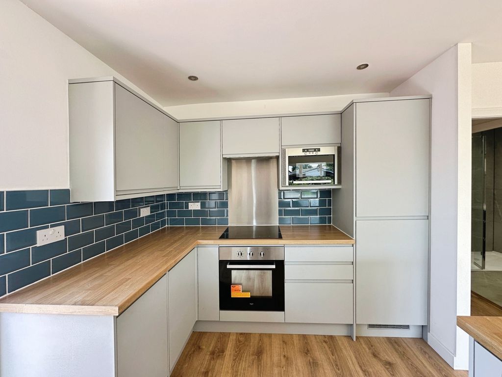 Property photo 3 of 19 Kitchen Area
