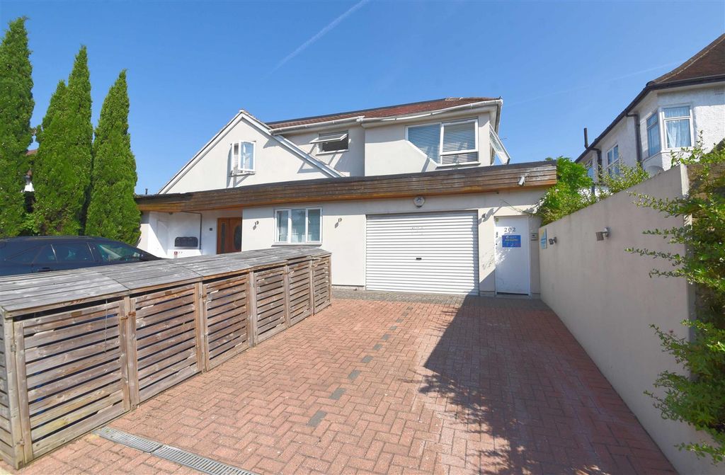 Property photo 1 of 9 202_Creighton_Avenue_Pic_1.Jpg