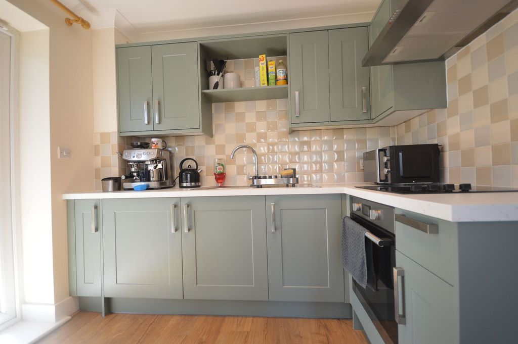 Property photo 3 of 12