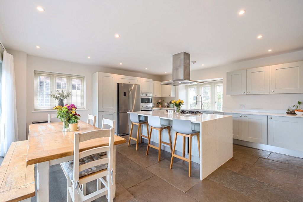 Property photo 3 of 20 Kitchen