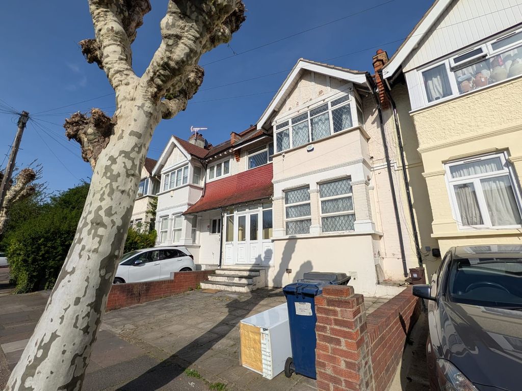 Property photo 2 of 28