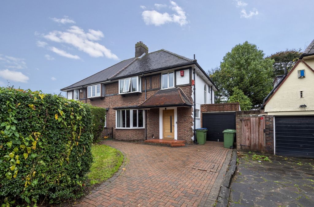 Property photo 1 of 11 External