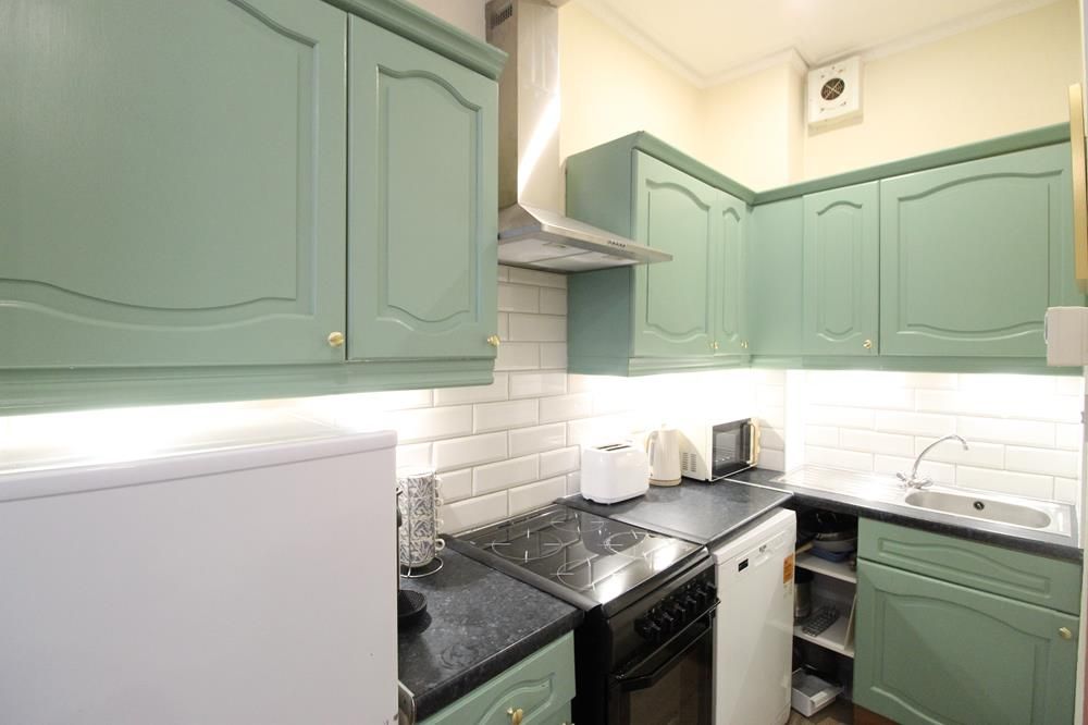 Property photo 3 of 6 Kitchen